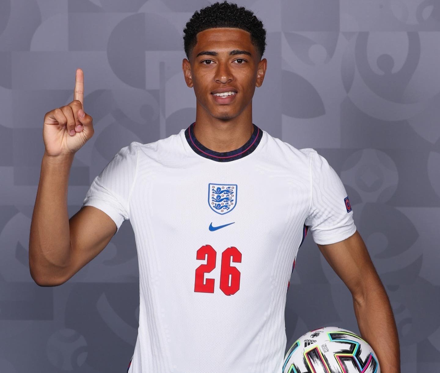 炸鱼来了，比朔夫戴帽、卡尔双响助德国U21队6-0大胜