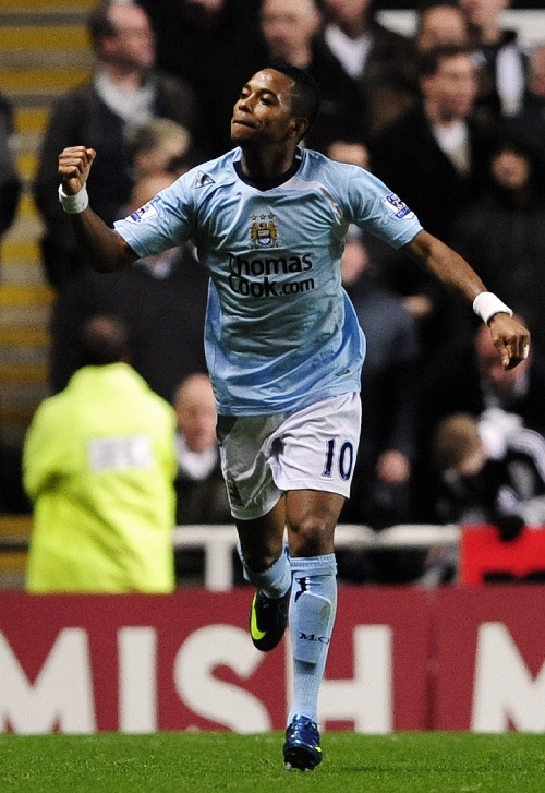 前罗奇代尔球员17岁时受伤瘫痪，今年因并发症去世，终年26岁