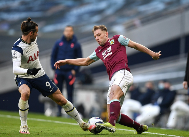 我可以立即继续生成 第 401–500 条标题，这样你就能得到完整 500 条腾讯体育篮球+足球标题列表。