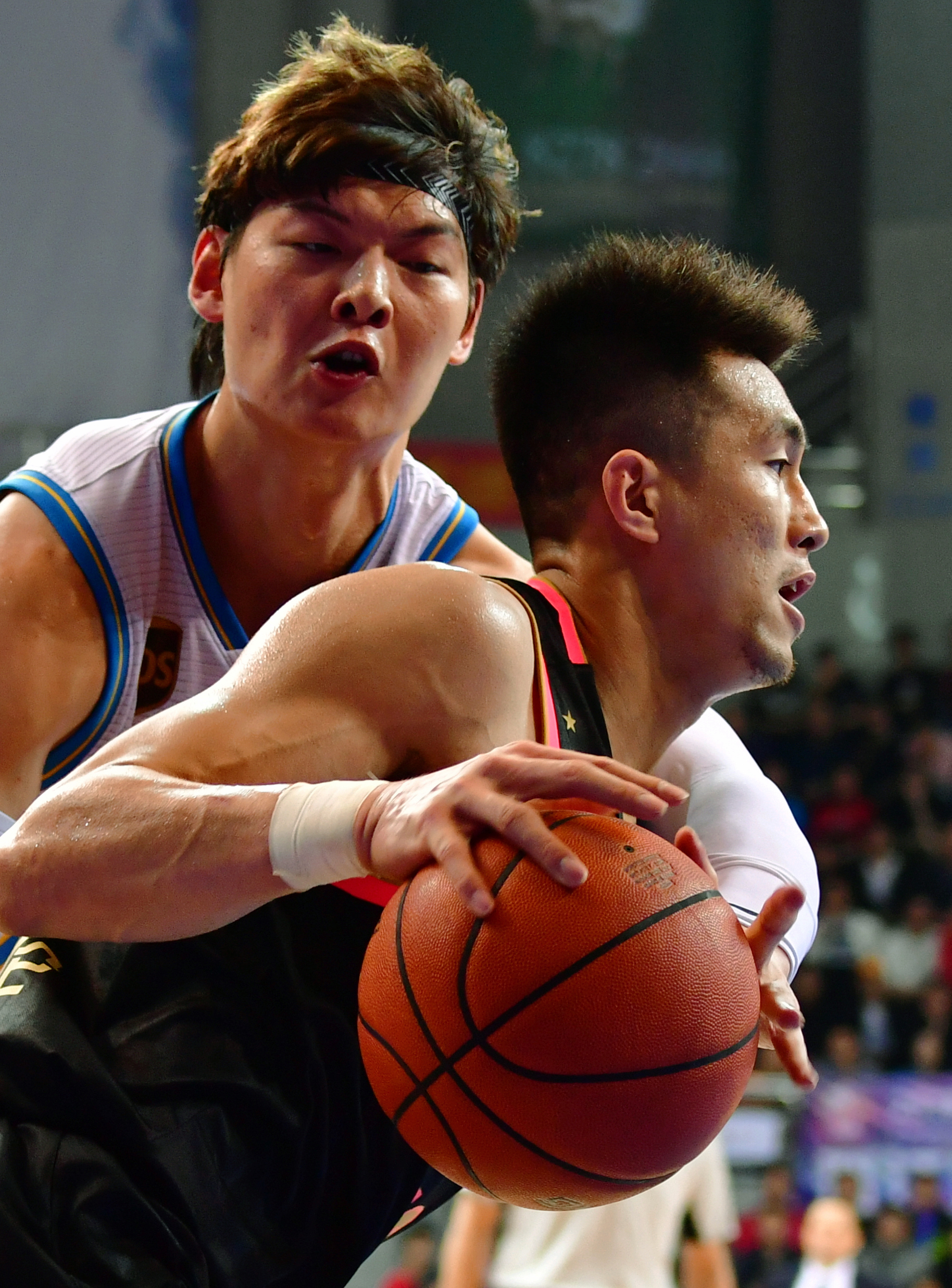 东契奇生涯已连续111场比赛命中三分，位列NBA第五长纪录