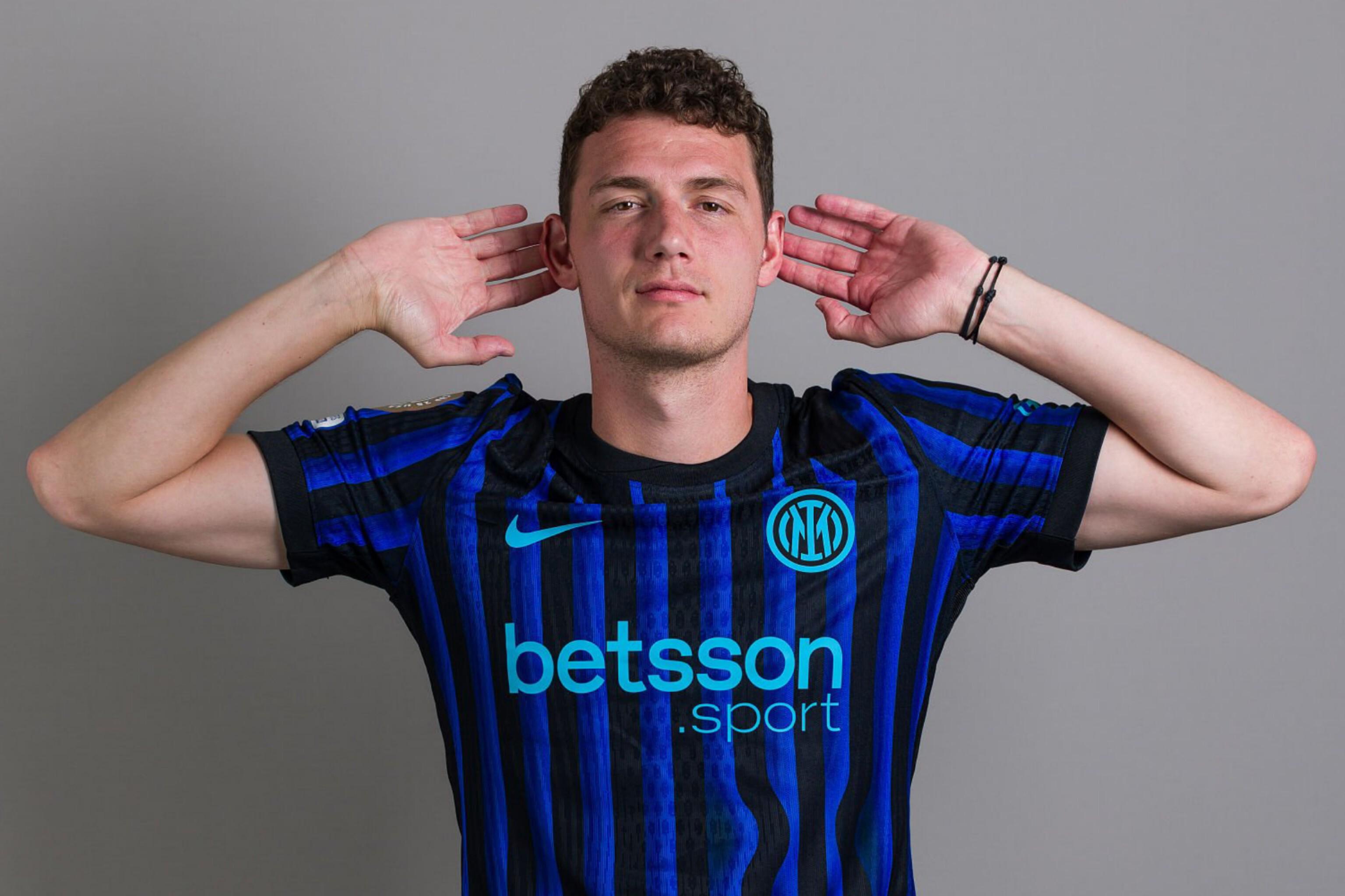 天空：维萨未随布伦特福德前往客场参加比赛，他仍渴望离队