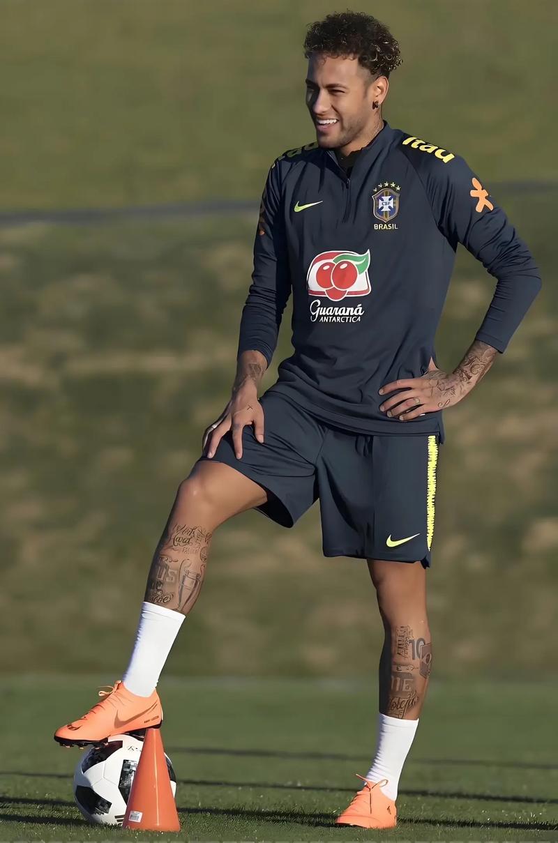 曼联官方：姆伯莫将在对阵埃弗顿的比赛中上演首秀